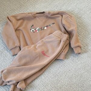Nike Kids Brown Sweatpants and Sweatshirt Set
